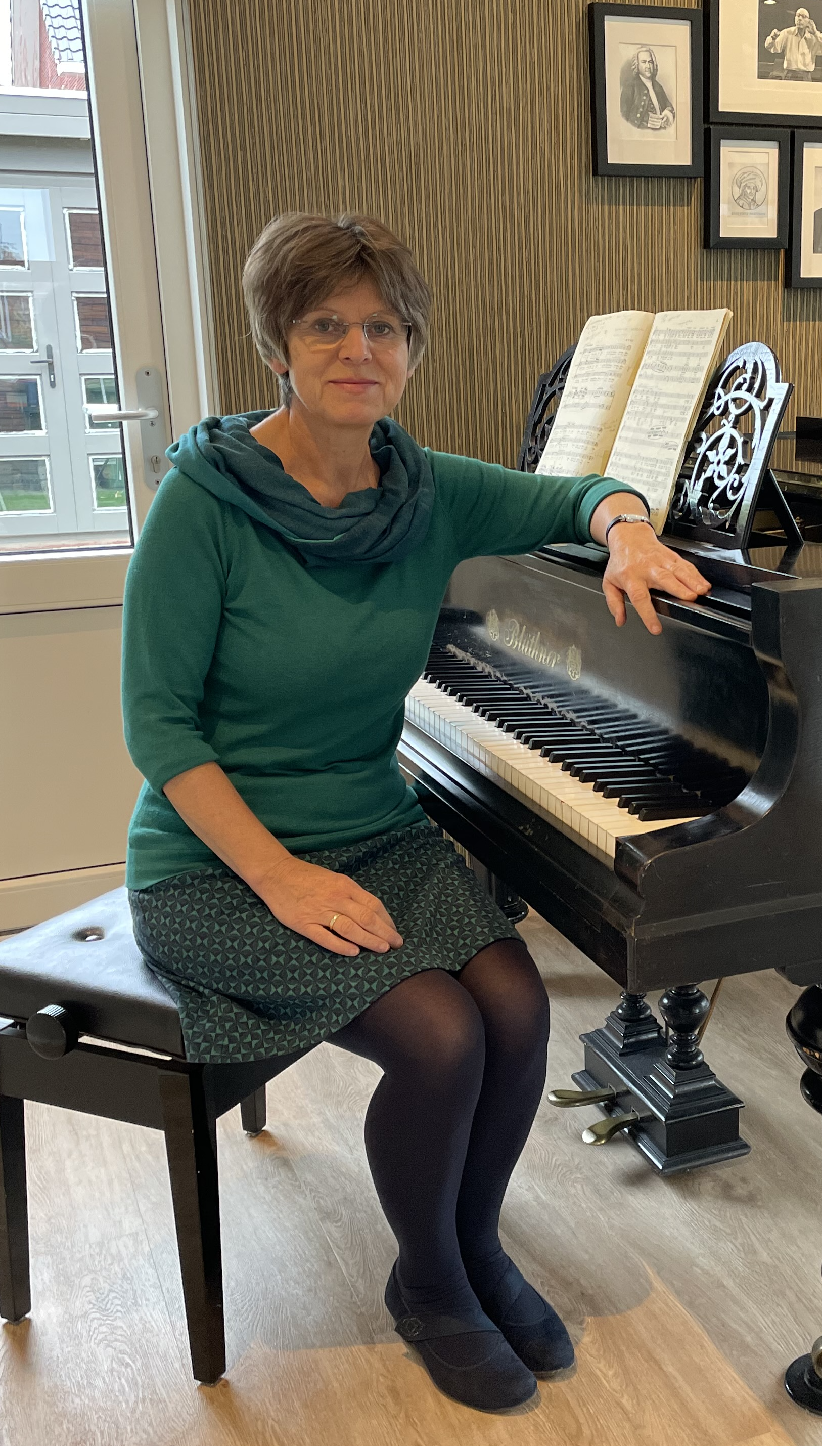 Dini in studio uitsnede